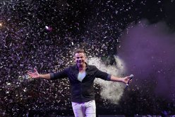 فيديو صادم.. ماذا فعل عمرو دياب مع جمهوره