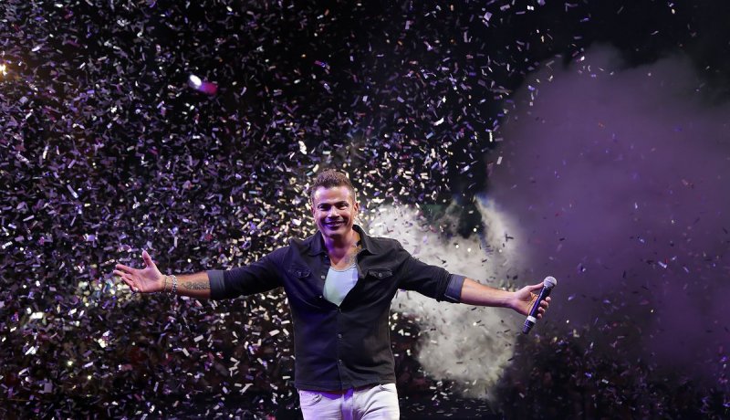 فيديو صادم.. ماذا فعل عمرو دياب مع جمهوره