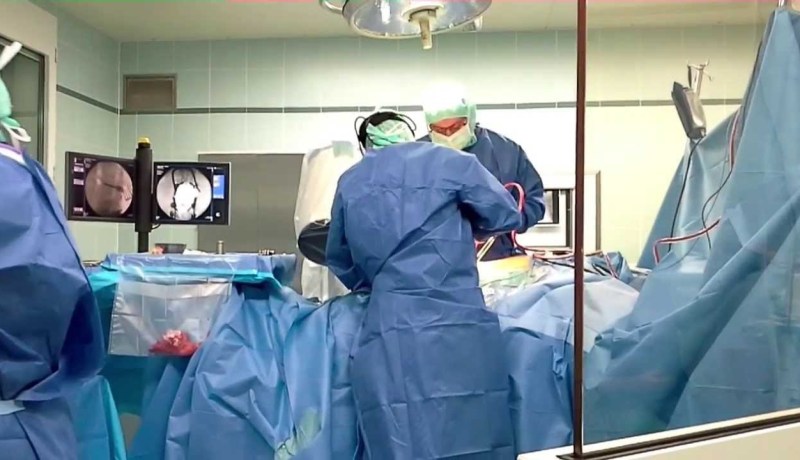 نجاح أول عملية جراحية لعلاج تشوهات المثانة بالمنظار في الجزائر