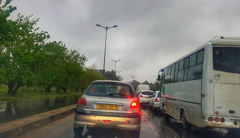 عنابة.. طرق مغلقة وإنقطاع للتيار الكهربائي بسبب الأمطار