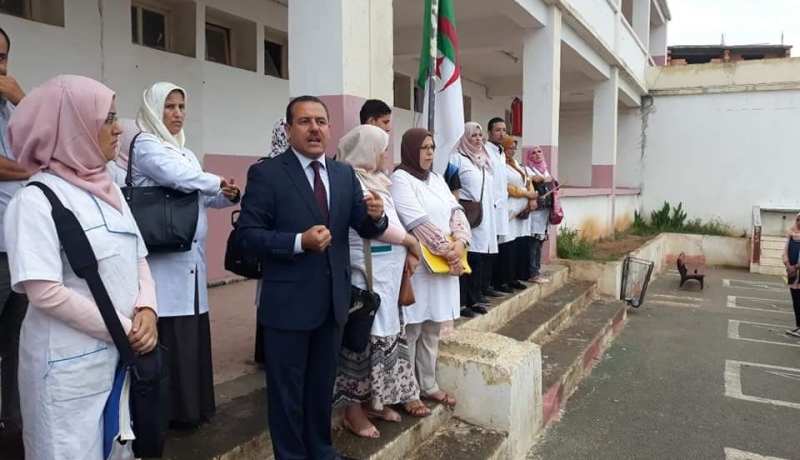 عنابة.. مدير التربية يتعرض للرشق بالحجارة وقطع خشبية داخل متوسطة
