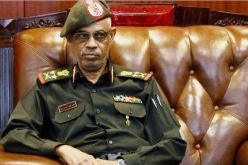 تعرف على الفريق عوض بن عوف الذي أطاح بالبشير