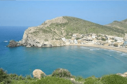 العثور على مدفع قديم بعمق البحر بعين تيموشنت