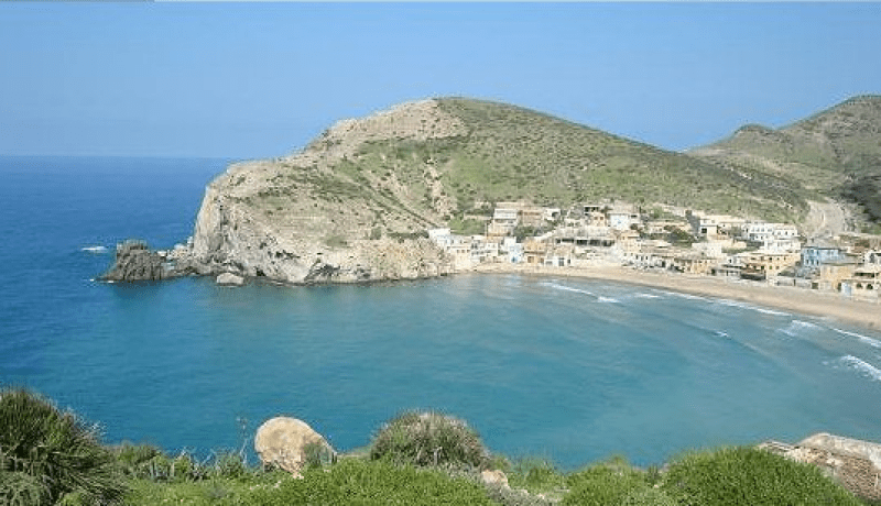 العثور على مدفع قديم بعمق البحر بعين تيموشنت