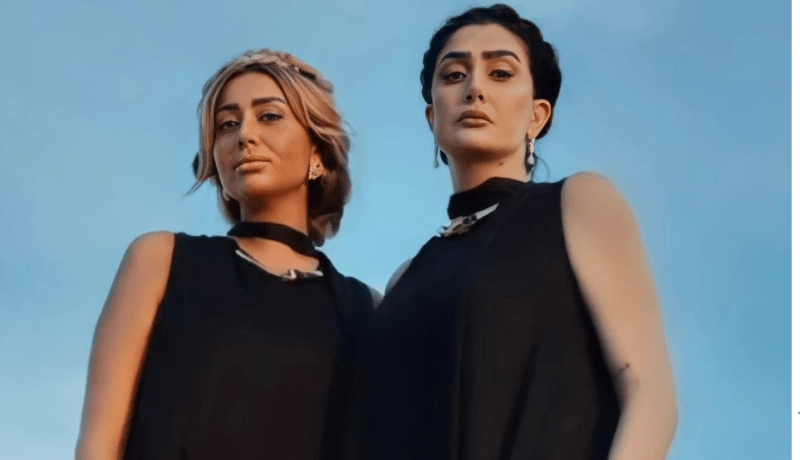 غادة عبد الرازق تثير فضول جمهورها بصورة مع إبنتها