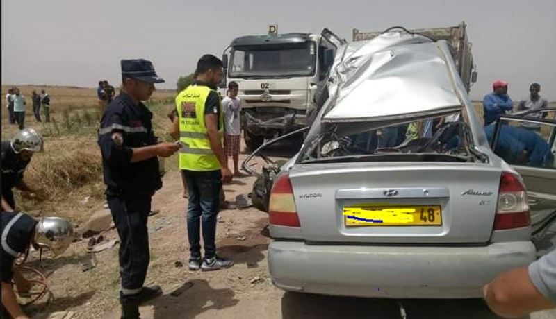 5 جرحى في اصطدام سيارة بشاحنة في غليزان