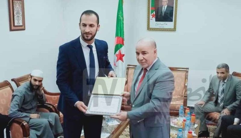 وزير الشؤون الدينية يكرم فارسي القرآن الكريم