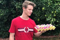 “فتى البيضة” يتبرع بمبلغ خيالي لأسر ضحايا مسجدي نيوزيلندا