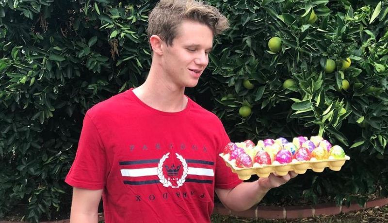 “فتى البيضة” يتبرع بمبلغ خيالي لأسر ضحايا مسجدي نيوزيلندا