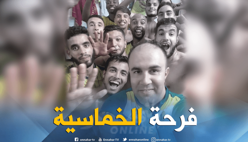 لاعبو الشبيبة يحتفلون بفوزهم العريض على المولودية
