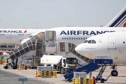 فرنسا تعلق الطيران من وإلى دول خارج منطقة شنغن