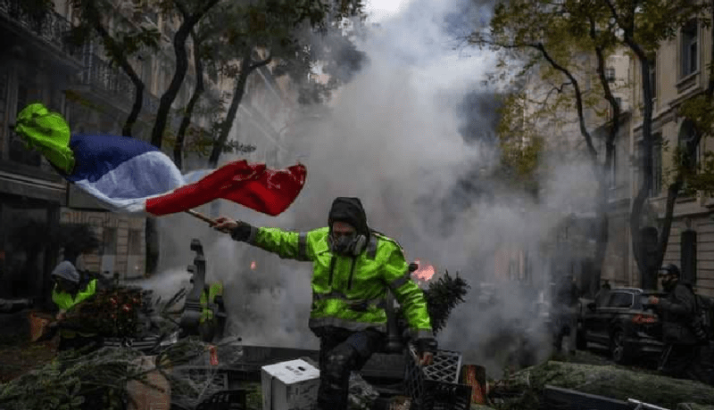 فرنسا: غلق 40 محطة “ميترو” تحسبا لاحتجاجات “السترات الصفراء”