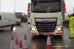 بعد تعليق الرحلات يوم الأحد.. فرنسا تستأنف حركة النقل مع بريطانيا