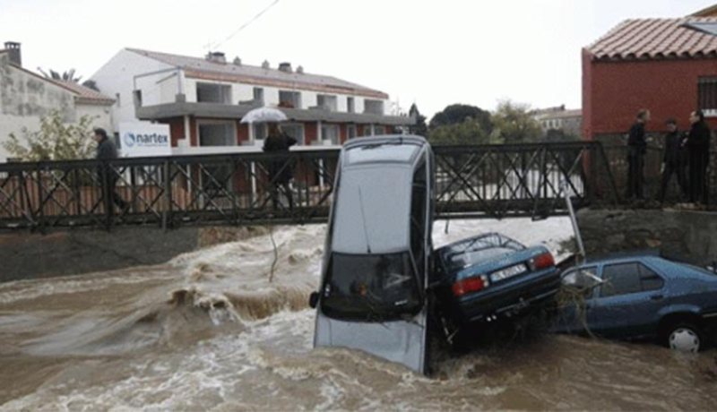 بالفيديو.. أمطار قوية في فرنسا تسبب فيضانات وتقتل 13 شخصا