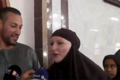 بالفيديو- فرنسية تعتنق الإسلام بمسجد في تقرت