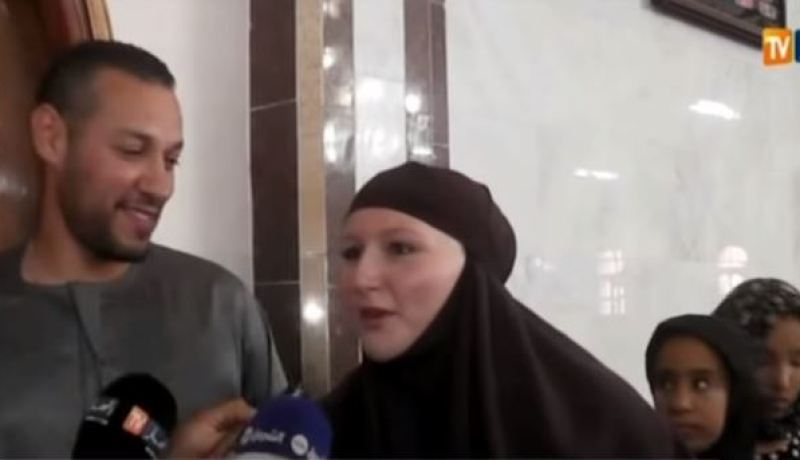 بالفيديو- فرنسية تعتنق الإسلام بمسجد في تقرت