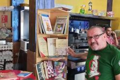 أحيتها جمعية “فسيلة” ببرج بوعريريج.. مبادرة “مكتبة في مقهى” تكتسح الجزائر