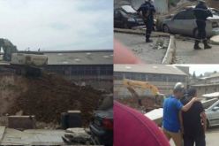 بالفيديو- طوارئ في الحراش إثر سقوط جدار على عدة سيارات