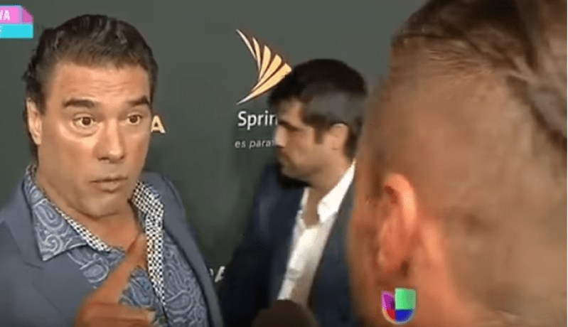 بالفيديو…فنان يصفع مراسلا أمام عدسات الكاميرا