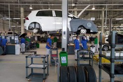 مصنع “فولسفاغن” بغليزان يتوقف عن الإنتاج مؤقتا