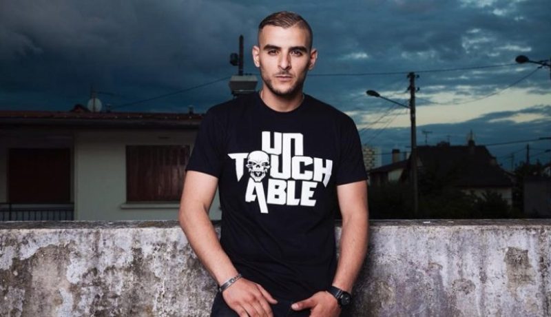 بعد عبارة “مغاربة سحارة” .. مراركة يتهجمون على الجزائري “فيانسو”