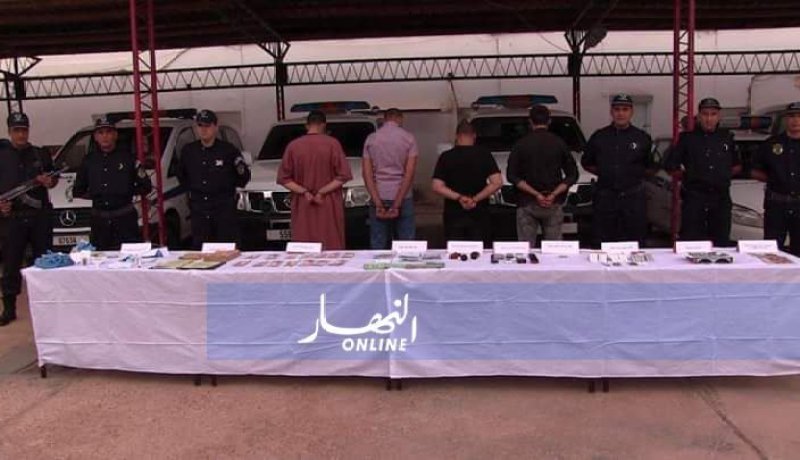 أم البواقي.. شرطة عين البيضاء تفكك شبكة مختصة في السرقة وتسترجع مركبة مسروقة