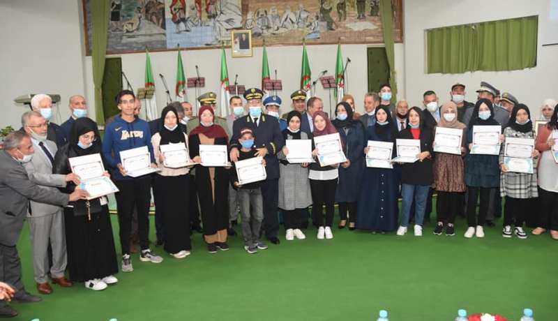 قالمة: تكريم النجباء بشهادتي التعليم المتوسط والبكالوريا