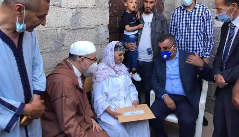 بلمهدي ووالي المسيلة يقدمان واجب العزاء لعائلة المتوفي جراء الاضطرابات الجوية