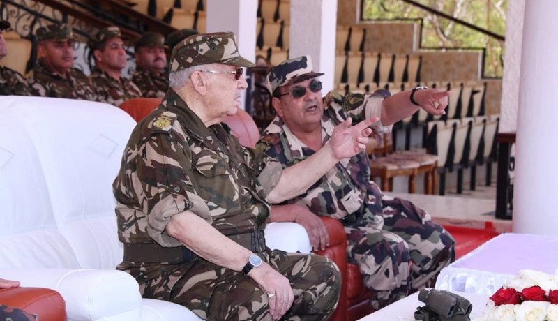 بالصور.. اليوم الرابع من زيارة الفريق ڤايد صالح للناحية العسكرية الرابعة