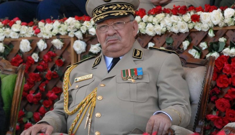 قايد صالح يشرف على تمرين تزويد الطائرات المقاتلة بالوقود جوا