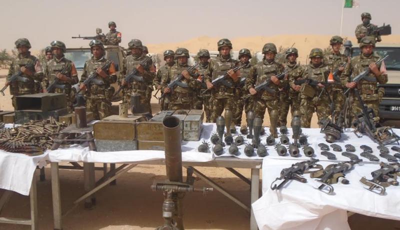 اكتشاف 18 قذيفة صاروخية و18 حشوة دافعة في برج باجي مختار