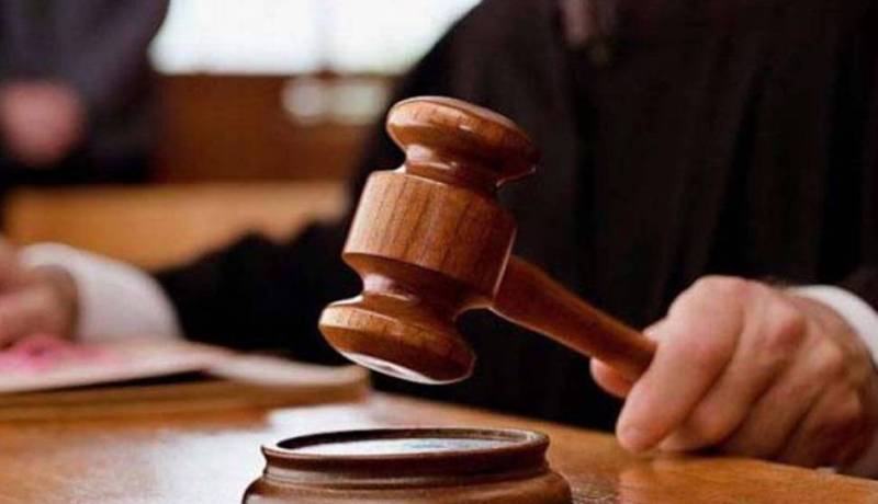 12 طالب جامعي بالبويرة مهددون بالحبس في قضية الإعتداء على عميد كليّة
