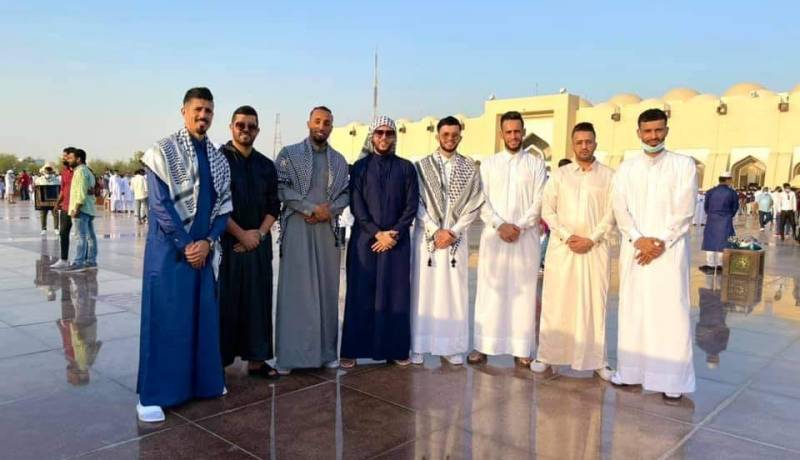 نجوم الخضر في قطر يحتفلون بالعيد سويا