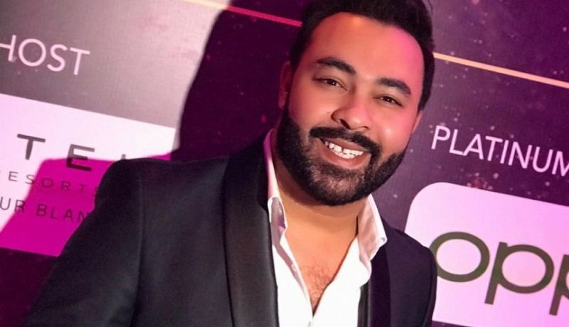 كادير الجابوني يتوج بجائزة أفضل مغني بالمغرب العربي