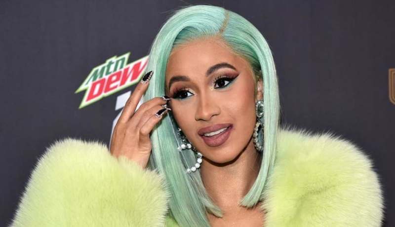 نجمة الراب العالمية كاردي بي تحذف حسابها من “تويتر”