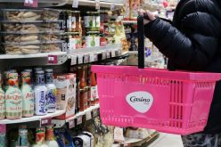 فرنسا: منع المسلمات المحجبات من دخول سوق “كازينو”