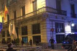 الشرطة الإسبانية تحاصر مبنى الداخلية في كتالونيا