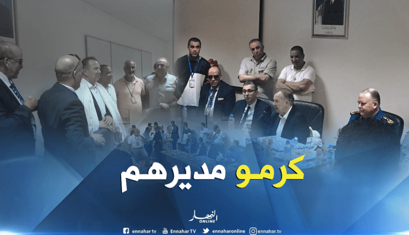 بالفيديو والصور.. عمال مطار الجزائر يكرمون مديرهم