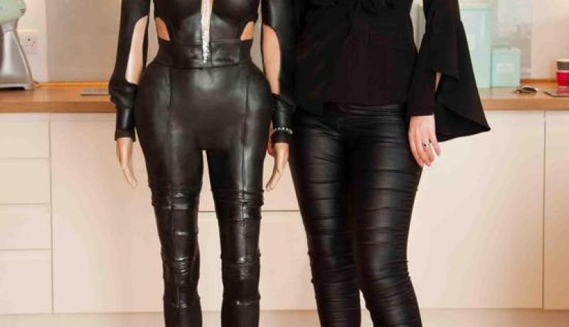 قالب كعكة على شكل كيم كارديشيان بحجمها الحقيقي