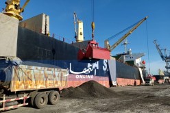 تصدير أول شحنة من مادة الإسمنت الخام “الكلنكر” نحو غرب إفريقيا