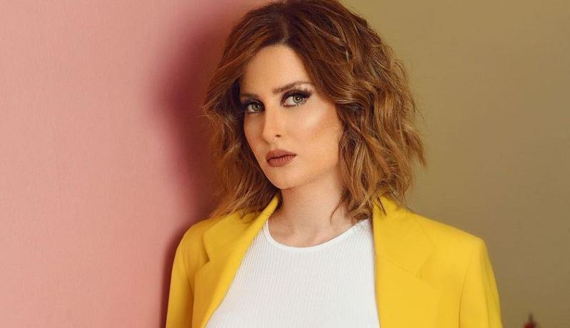 النجمة الجزائرية كنزة مرسلي تتصدر غلاف مجلة سيدتي