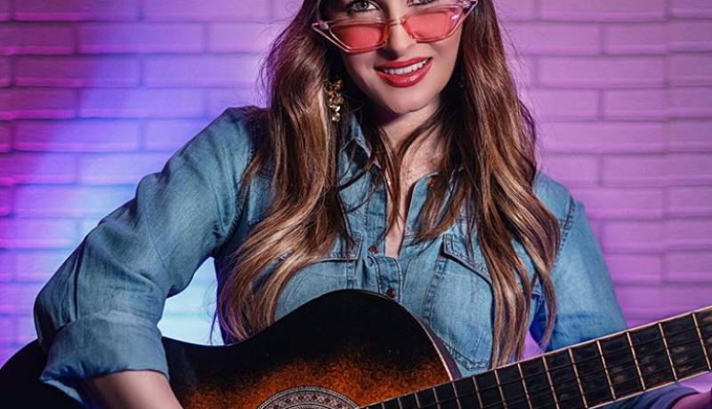 كنزة مرسلي تُشوق جمهورها لجديدها الفني بهذه الصورة