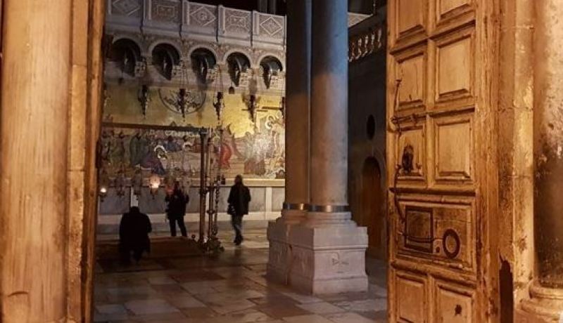 كنيسة القيامة بالقدس تعيد فتح أبوابها