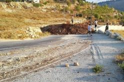 الاحتلال الصهيوني يحاصر قرية كوبر ويغلق مداخلها على خلفية عملية طعن