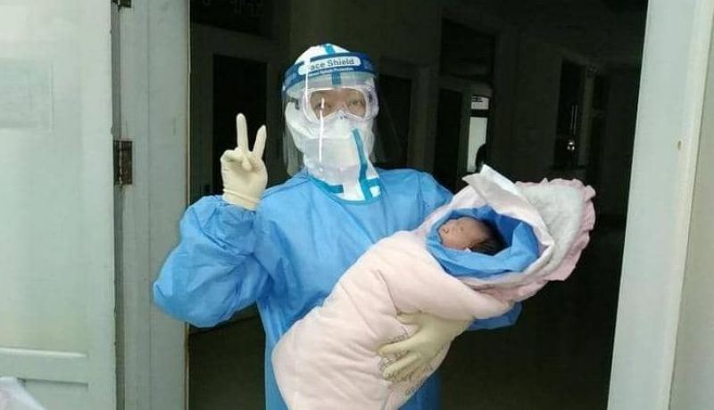 سيدة مصابة بفيروس كورونا تلد طفلة.. والفحوص تكشف مفاجأة