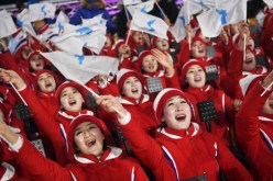 “الأولمبياد الشتوية” توحّد الكوريتين ويرفعان علماً موحدا !