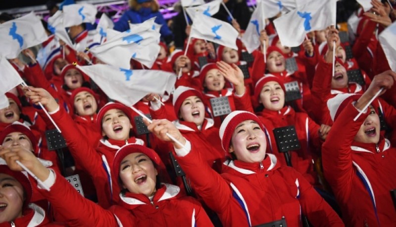 “الأولمبياد الشتوية” توحّد الكوريتين ويرفعان علماً موحدا !