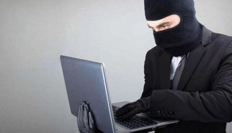 القبض على شخص يحتال على ضحاياه عبر الانترنت في سطيف