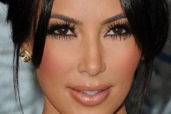 بالصور.. ظهور الأم البديلة لمولود “كيم كارديشيان” المنتظر