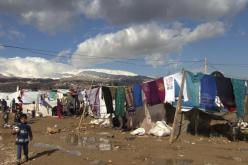 لاجئ سوري يحرق نفسه بسبب قطع الأمم المتحدة المساعدات عنه